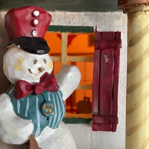 Kurt Adler North Santa’s North Pole Station Lights Up - Picture 11 of 16